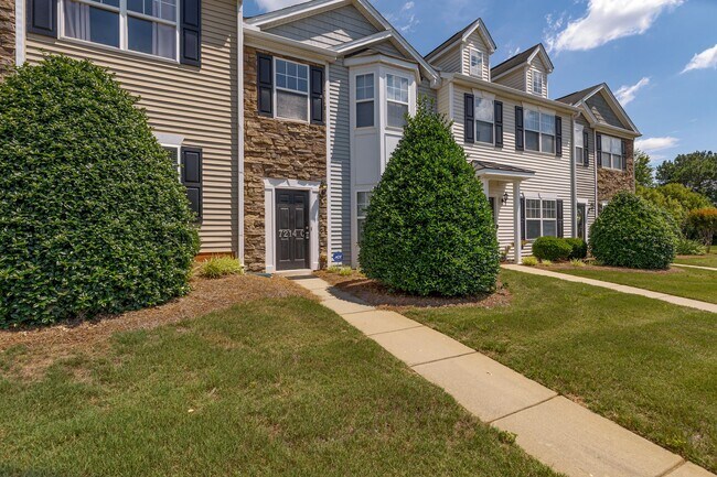 Foto del edificio - Maintenance-Free beautiful  3 bedroom 2.5 bath townhouse in Burlington