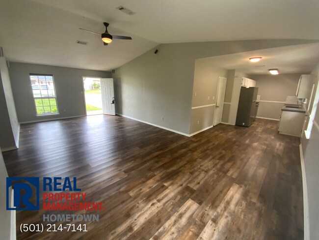 Foto del edificio - 14123 Ridgecrest Dr