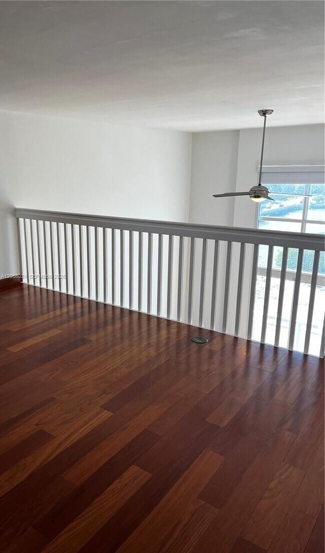 Building Photo - 1701 Sunset Harbour Dr