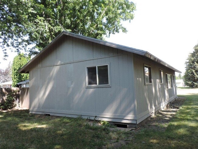 Foto del edificio - 355 W 6th St