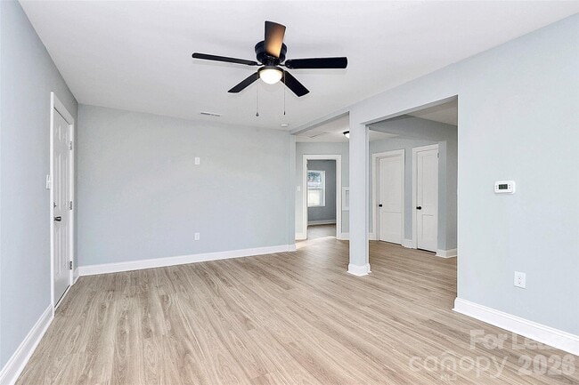 Foto del edificio - 1521 Effingham Rd