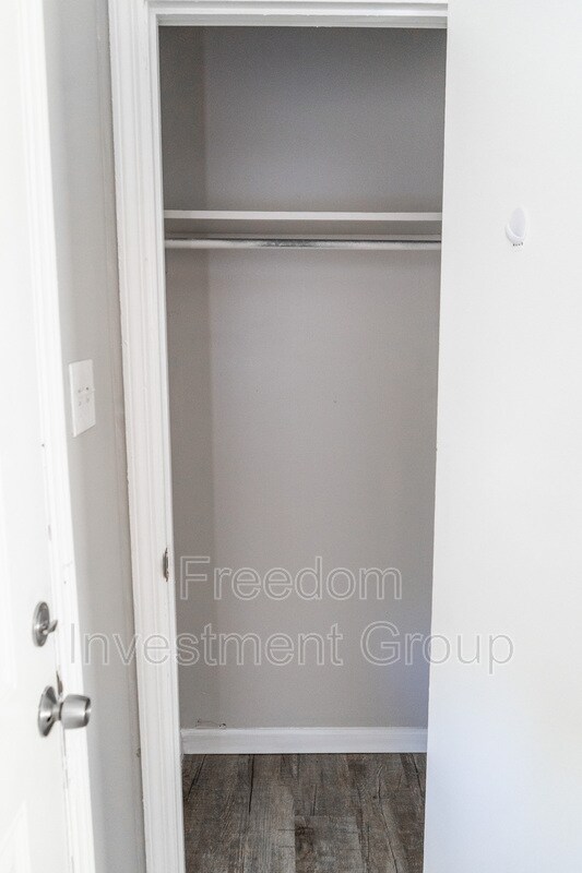Building Photo - 112 Louella Dr