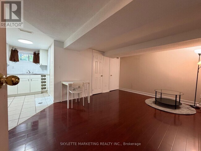 Building Photo - 229 Zelda Crescent