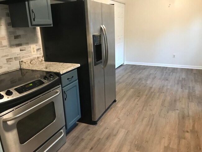 Foto del edificio - 5216 Walnut Grove Ln