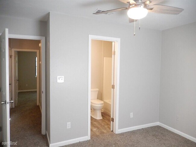 Foto del edificio - 2 br, 2.5 bath Townhome - 4885 Old Bainbri...