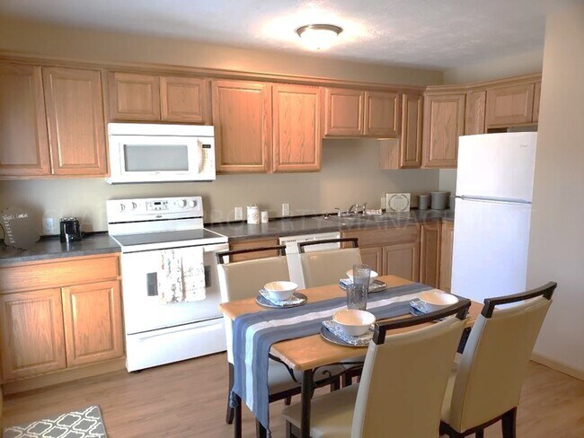 Foto del edificio - LOOKING FOR MORE SPACE? TRY US! 3 BD, 2 BA TOWN HOME IN TEA!