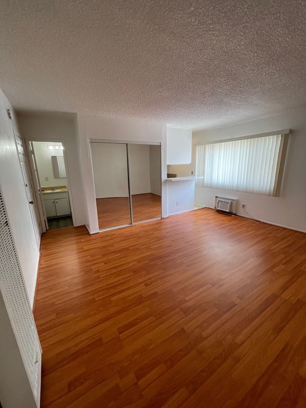 Foto del edificio - 1260 Beachwood Dr