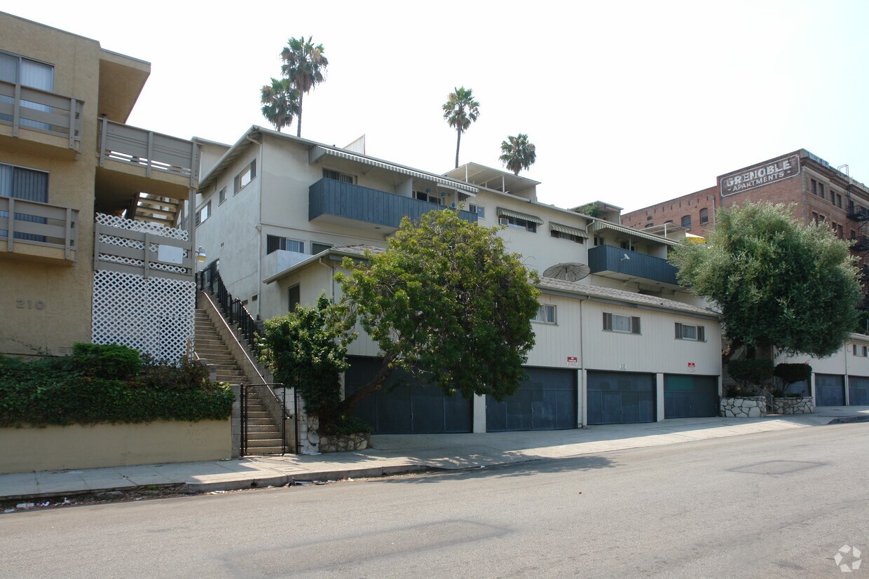 Coronado Square Apartments - Coronado Square Apartment