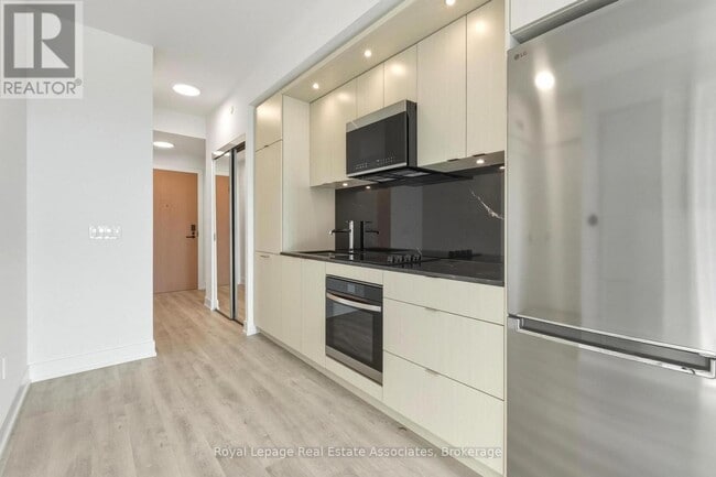 Building Photo - 60 Central Park Roadway