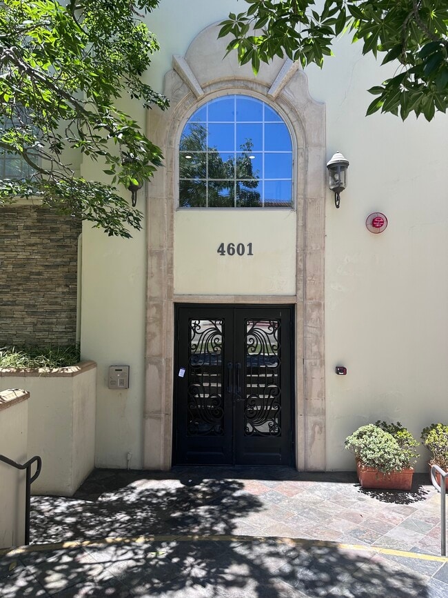 Building Photo - 4601 Coldwater Canyon Ave