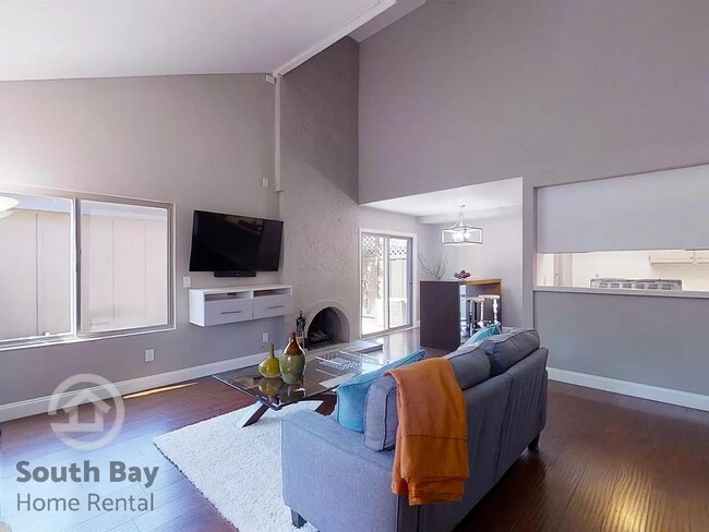 Building Photo - 3BD/1.5BA - Updated Townhouse with Modern ...