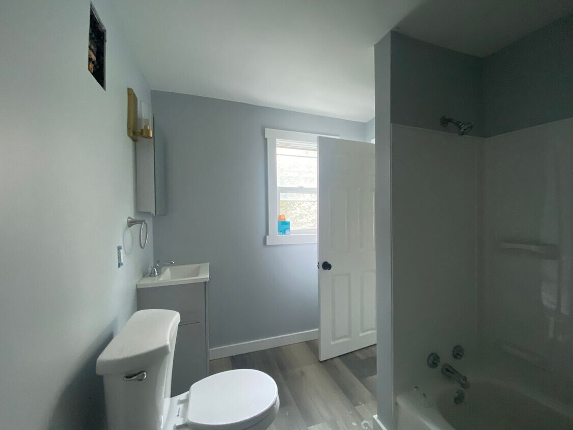 Building Photo - 322 E Sherman Ave