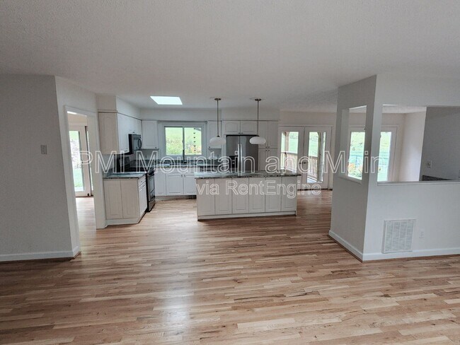 Foto del edificio - 53 Jump Cove Rd