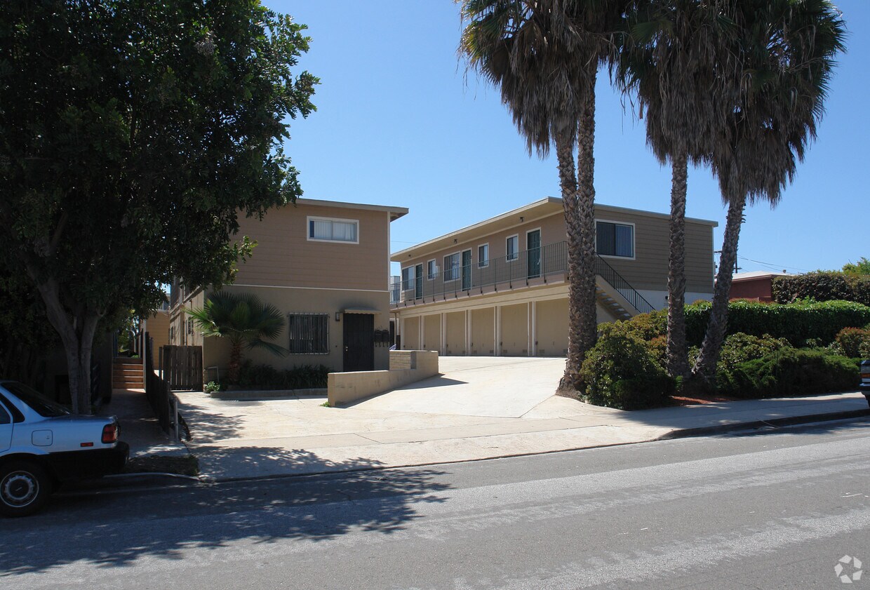 Primary Photo - 2009 Thomas Ave