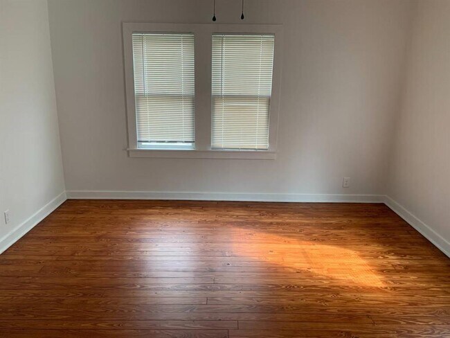 Foto del edificio - 1104 E 26th St