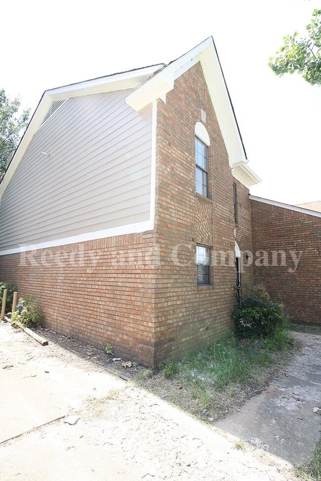 Building Photo - 5875 Jardin Pl