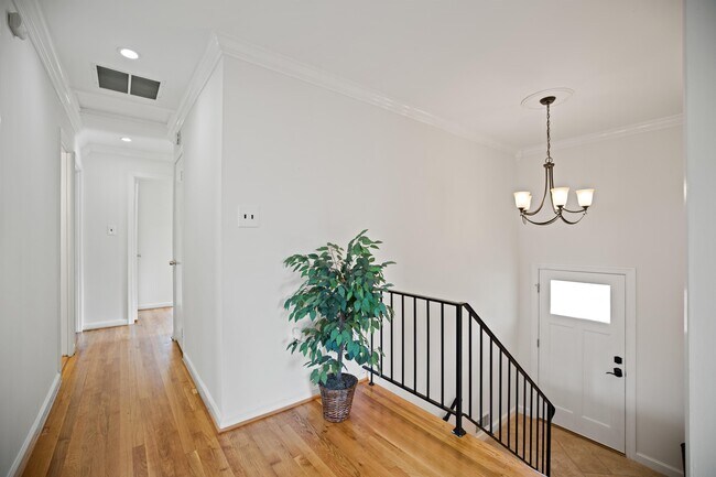 Building Photo - 10917 Glenhaven Pkwy