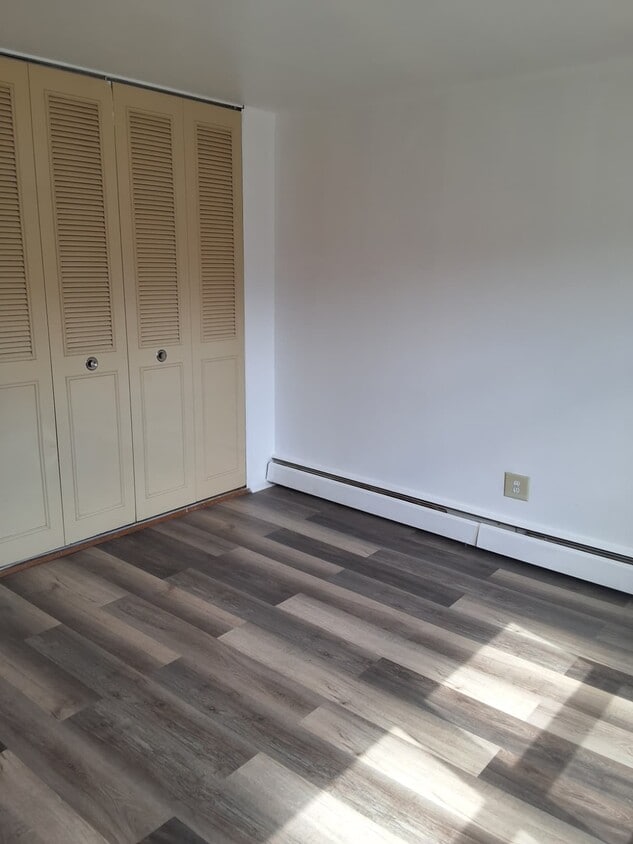 Building Photo - 211 Birdseye St