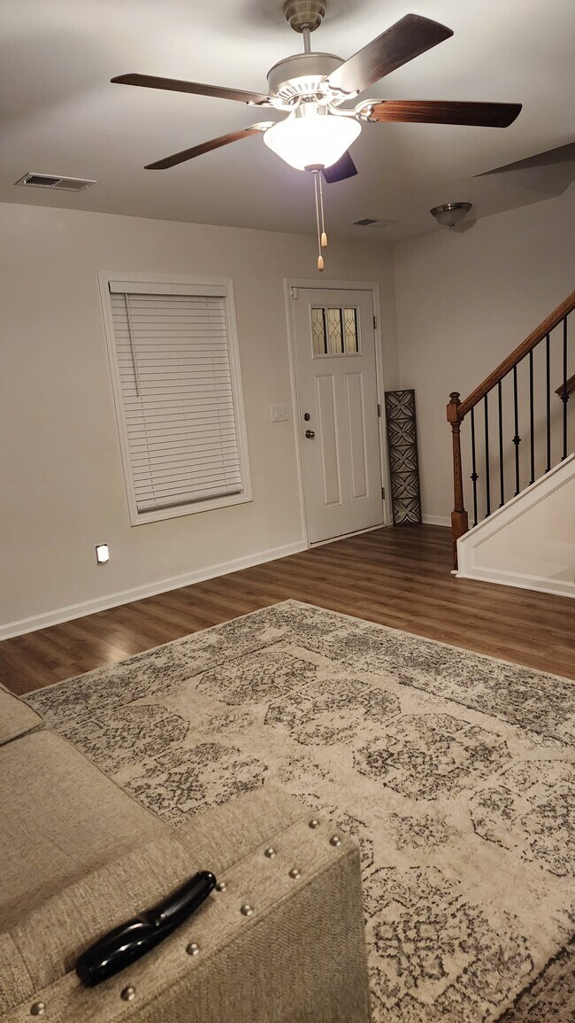 Building Photo - 210 Pilcher Dr