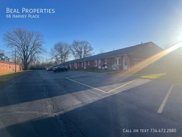 Building Photo - 68 Harvey Pl