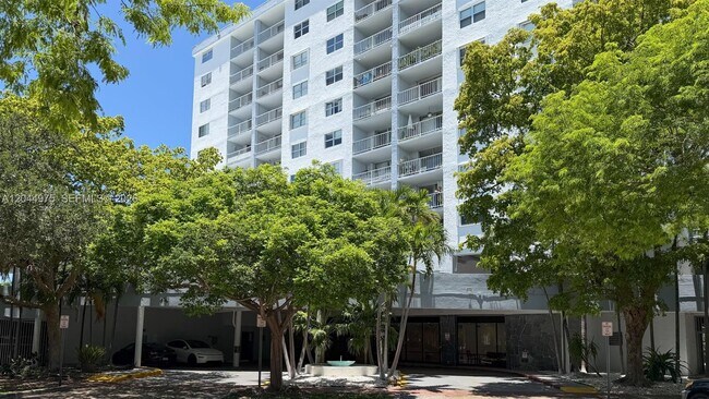 Foto del edificio - 6900 Bay Dr