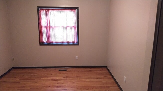 Building Photo - 1224 Frye Ave