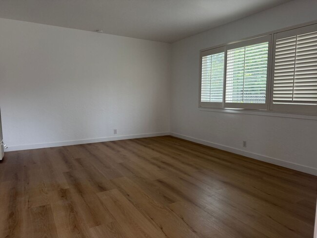 Building Photo - Campbell Charmer- 2 Bedroom 1 Bath Duplex with Garage