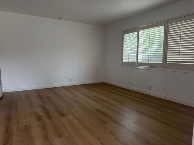 Foto del edificio - Campbell Charmer- 2 Bedroom 1 Bath Duplex with Garage