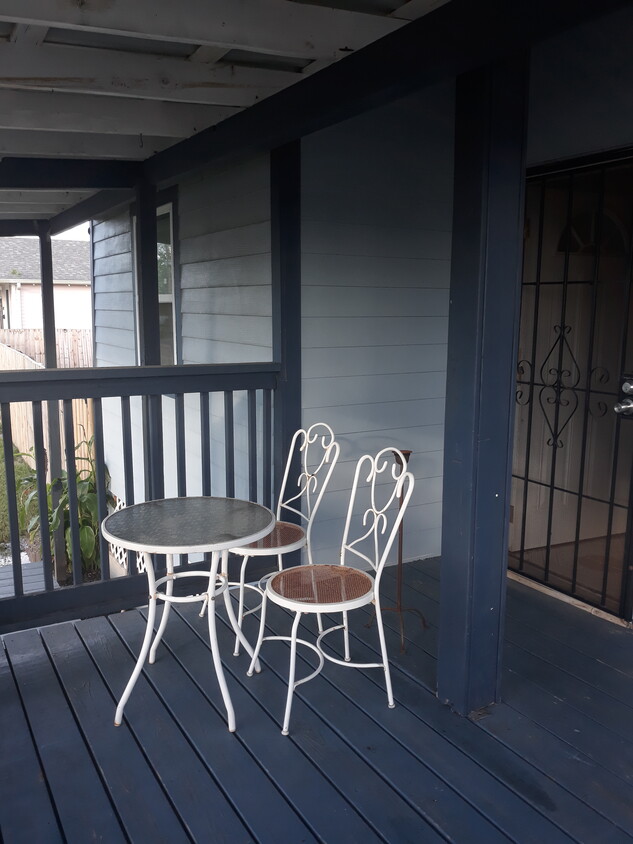 Front Porch - 1301 Tricou St