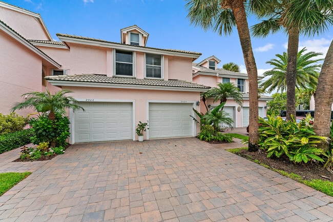 Building Photo - 2505 Fairway Dr N