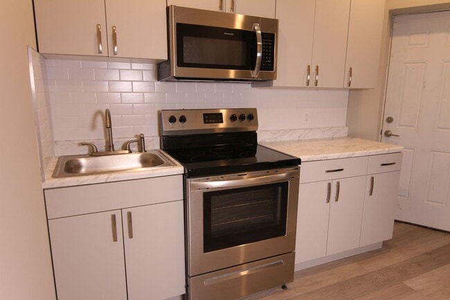 Photo - 1649 Pratt St Apartment