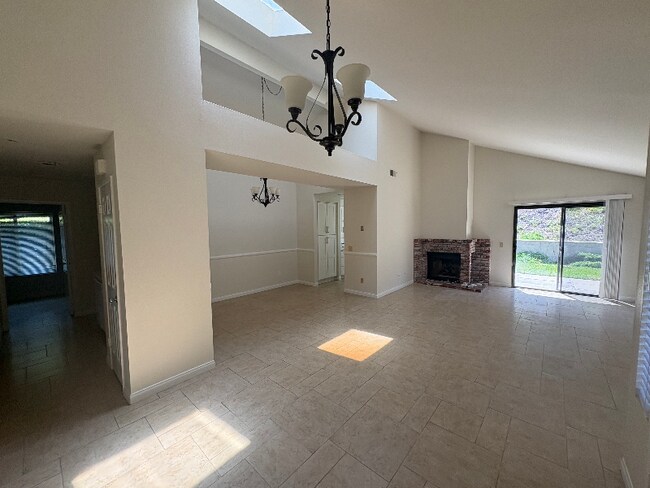 Foto del edificio - 1769 E Pointe Ave