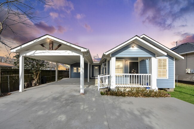 Foto del edificio - 215 St Charles Dr