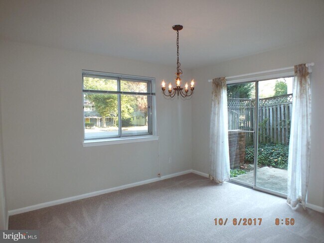 Foto del edificio - 8531 Parliament Dr