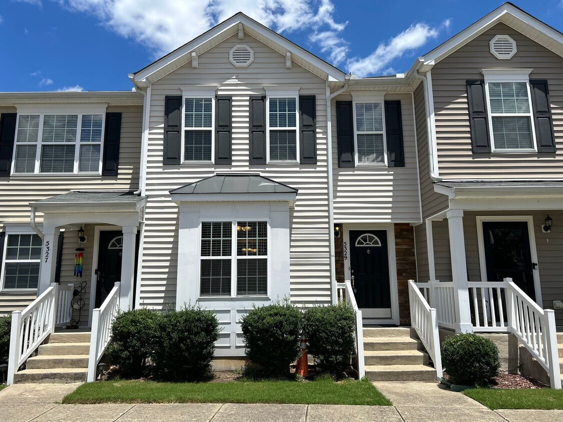 Primary Photo - 4 Bedroom | 3.5 Bedroom Raleigh Townhome