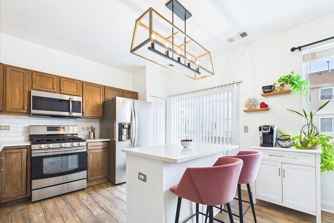 Foto del edificio - 764 Cherry Creek Dr