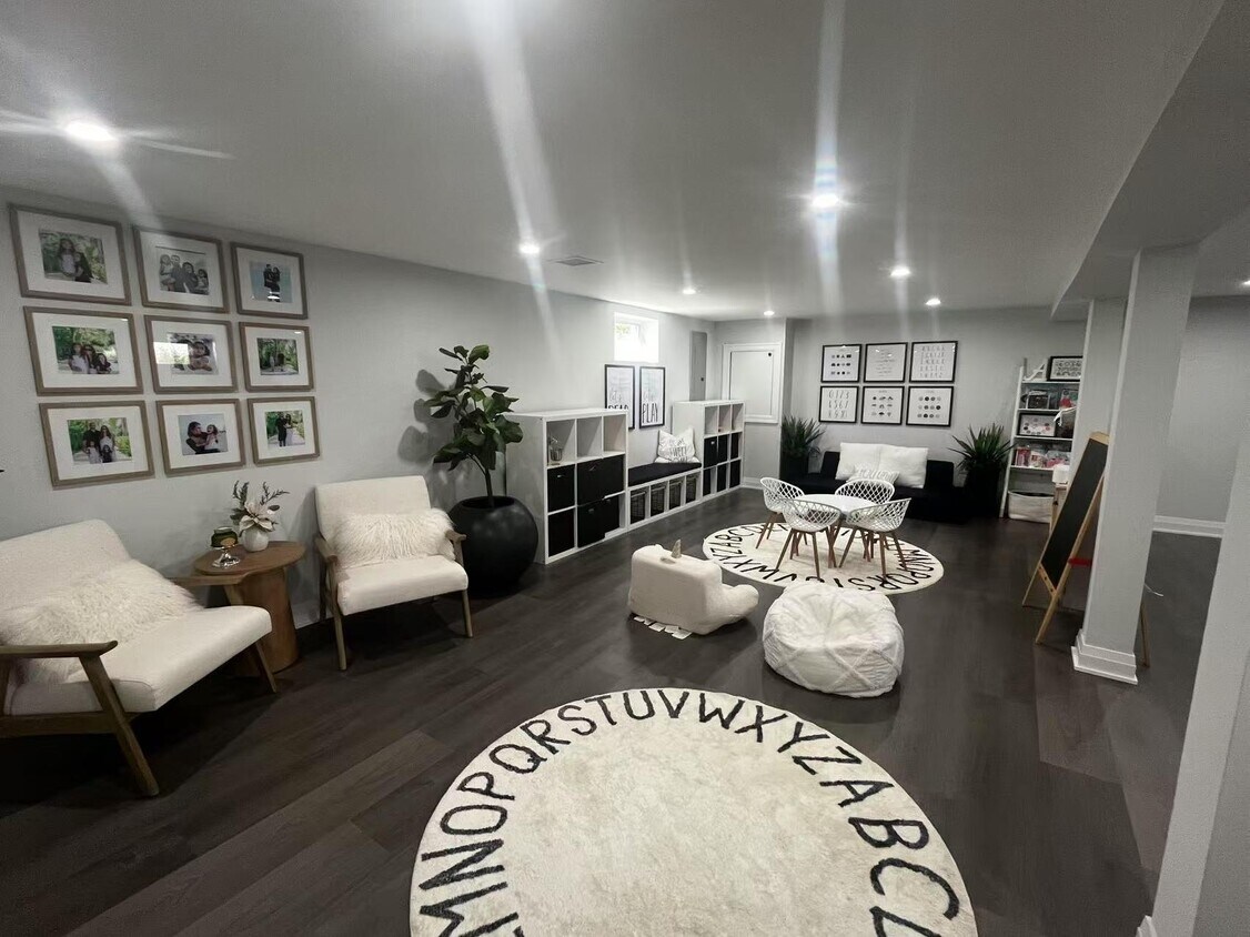 Foto principal - 1052 Grand Blvd