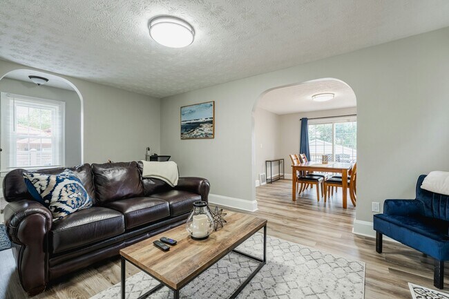 Foto del edificio - 246 Wayne Ave