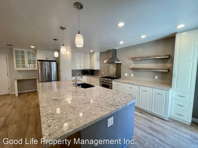 Building Photo - 4 br, 2 bath House - 1520 Via Dorado