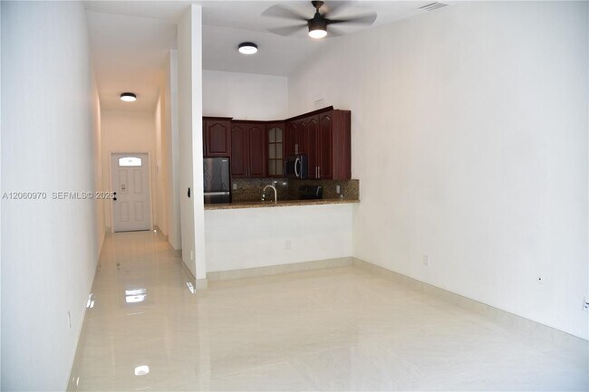 Foto del edificio - 18954 NW 67th Pl