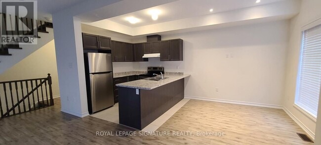 Photo du bâtiment - 383-383 Dundas St E