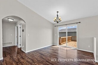 Building Photo - 540 Pride Ct