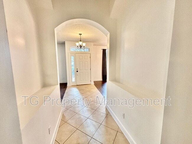 Building Photo - 614 Loire Ct