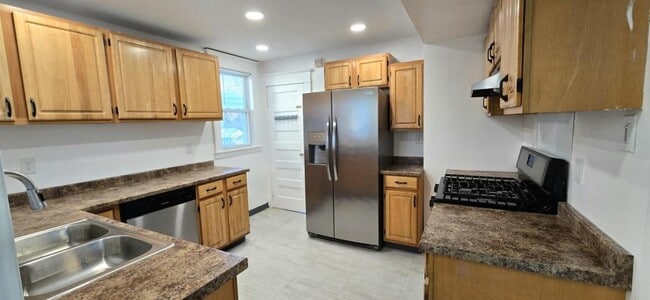 Foto del edificio - 409 Plymouth Ave