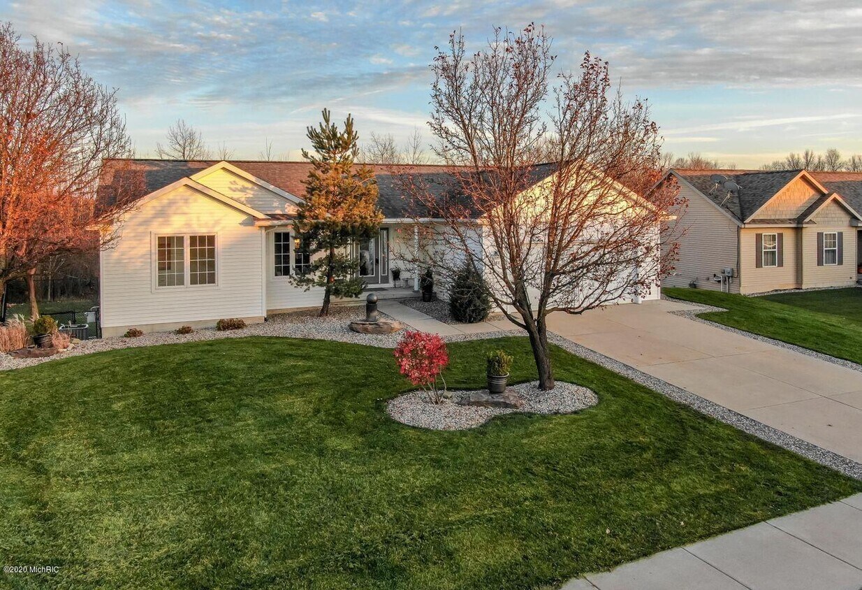Primary Photo - 7058 Shady Knoll Dr SE