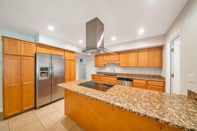 Foto del edificio - Great 6 Bedroom home near ASU with large BASEMENT