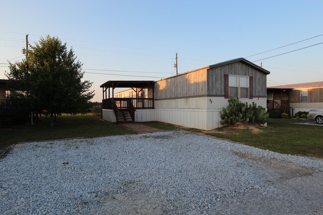 Front - 3000 Lee Road 10