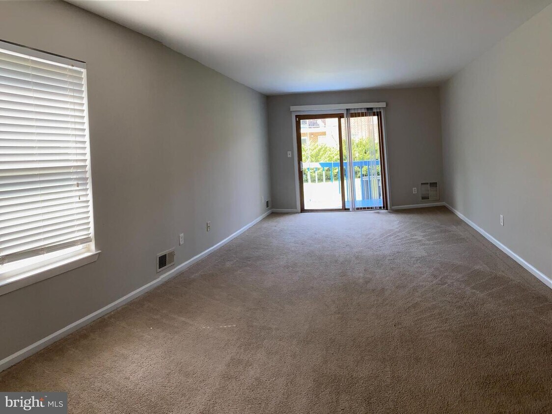 102 Sandstone Ct, Lumberton, NJ 08048 Room for Rent in Lumberton, NJ