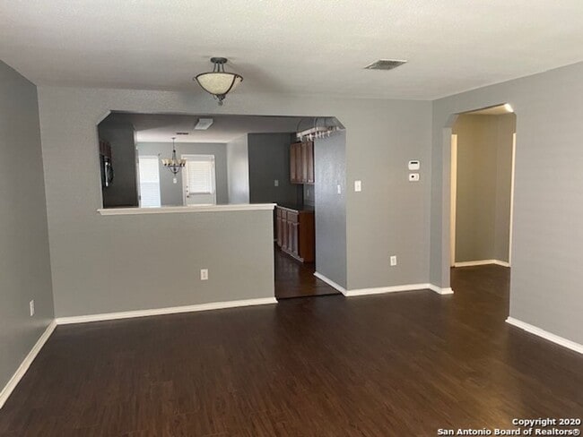 Photo - Great Floor Plan ~ Great Location ~ Lots o... House