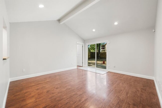 Building Photo - 74 S Circlewood Glen
